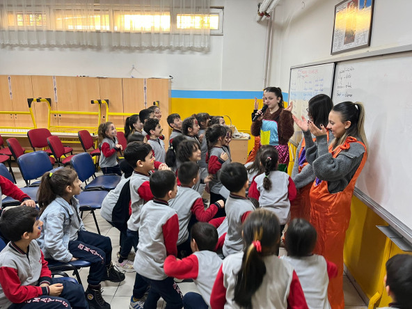 Halkla İlişkiler Ofisimizin Süperbüs'ü, 29 Mayıs İlkokulu'nda Miniklerimizle Buluştu