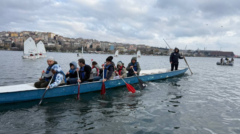 Haliç'te Baba-Çocuk Sporu: Kano ve Kürek Sporları Merkezimizde Babamla Dragon Etkinliği