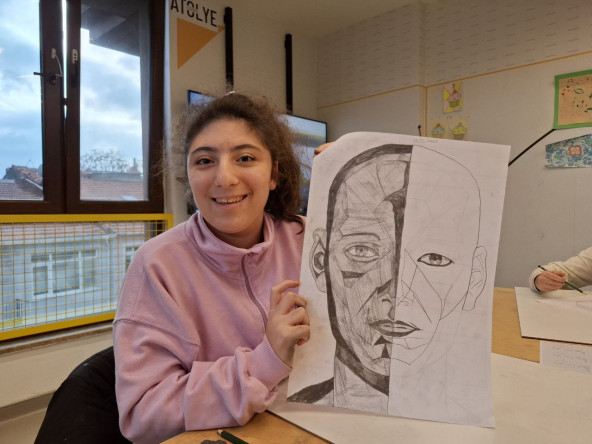 Bilim Fatih'te Karakalem Uzun Dönem Dersi, Temel Sanat Eğitimini Disiplinli Bir Süreçle Sürdürüyor