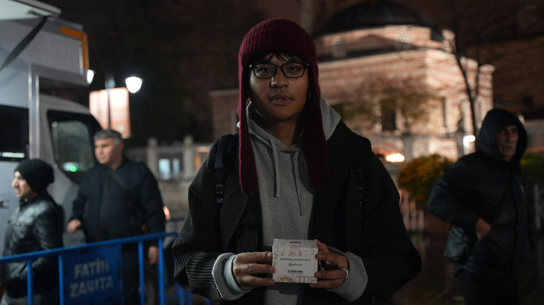 Belediyemizden Regaib Kandili Vesilesiyle Ayasofya-i Kebir Cami-i Şerifi'nde Kandil Simidi İkramı