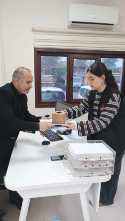 Halkla İlişkiler Ofisi Ekiplerimizden Mesai Arkadaşlarımıza Yönelik Ziyaret ve Hediye Takdimi