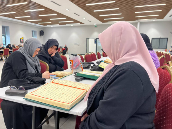 Fatih'te Cuma Sohbetleriyle Manevi Buluşmalar: Halkla İlişkiler Ofisimiz Kadınlara Yönelik Programlarını Sürdürüyor