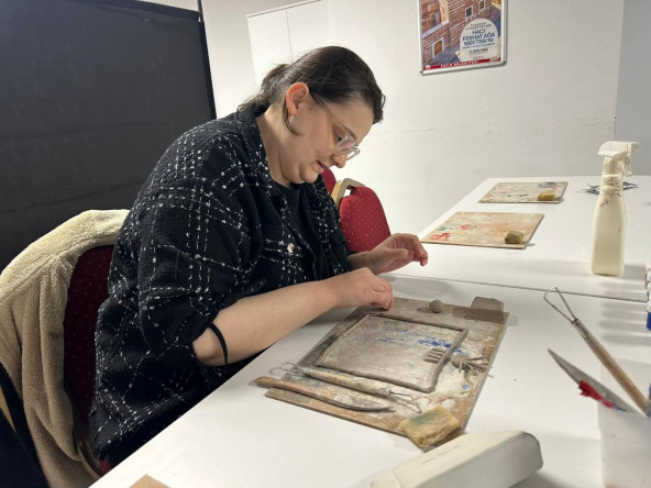 Fındıkzade Çukurbostan Yaşam Merkezi'nde Seramikle Stres Yönetimi: Kadın ve Aile Birimimizden NoMonoton Çalışması