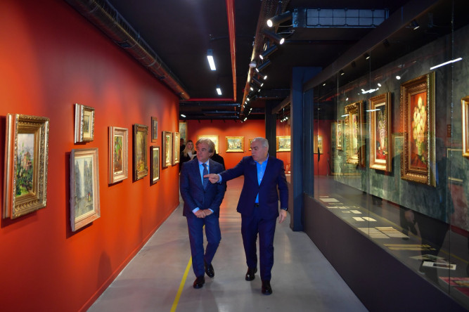 Başkan Turan, Tunus Büyükelçisi Ahmet Misbah Demircan ile Birlikte Nusret Çolpan Sanat Galerisi'nde Safİstanbul Sergimizi Ziyaret Etti
