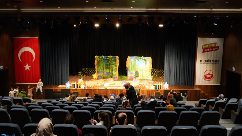 Fatih Sultan Mehmet Kültür ve Spor Merkezimizde Çocuklarımıza Tiyatro Keyfi: “Sincabın Kayıp Günlüğü” Seyirciyle Buluştu