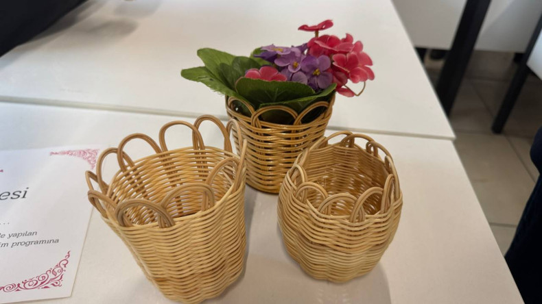 KARINCA El Emeği Eğitim Birimimizden Silivrikapı'da “Geri Dönüşüm Sepet Örücülüğü” Programı