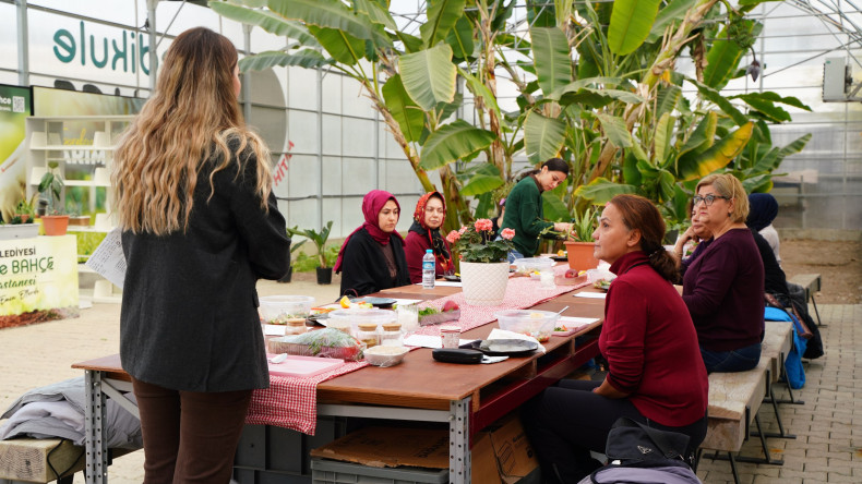Kadın ve Aile Birimimiz, Yedikule Bahçe'de Diyetisyen Eşliğinde Hazırlanan “Fit Gün Tabağı” ile Sağlıklı Beslenmenin Püf Noktalarını Paylaştı