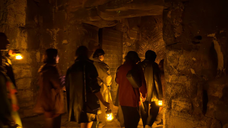 Dolunayın Işığında Fenerlerle Keşif: Yedikule Hisarı'nda Tarihî Gece Turu