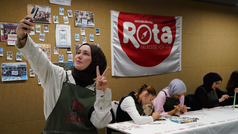 Vatan Kütüphanesi'nde Işıltılı Mumlar Sanatla Buluşuyor