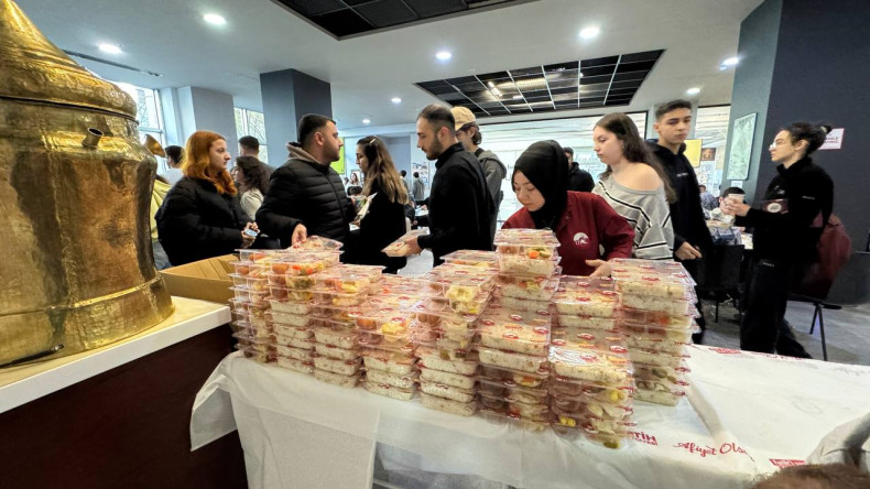 Fatih Kütüphaneleri'nde Her Hafta Sürpriz İkramlar, Ders Molalarını Şenlendiriyor