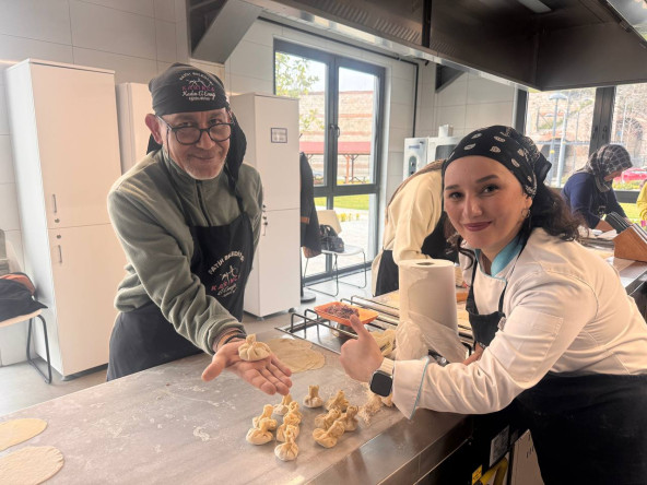 Silivrikapı'da Özbek Mantısı: Geleneksel Lezzetler, KARINCA El Emeği Eğitim Birimi'nde Bir Araya Geliyor