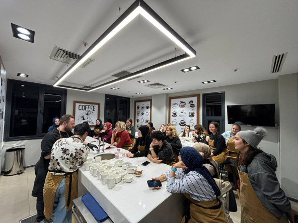 KARINCA El Emeği Eğitim Birimimiz ve GastroSanat'ta Vatandaşlara Yönelik Uygulamalı Sıcak Çikolata Programı