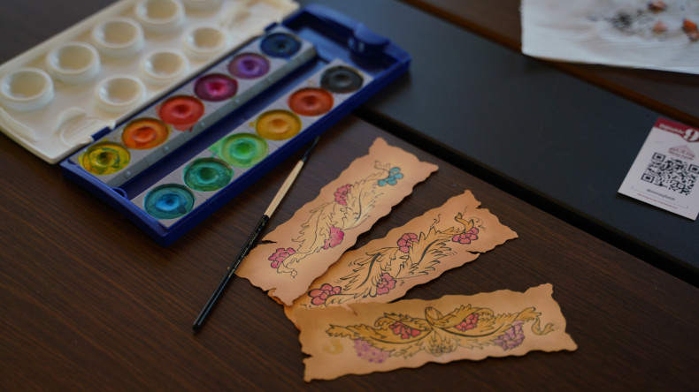 Bâlâ Külliyesi Muvakkithânesi'nde Miras Fatih ile Tezhip Sanatı: Sazyolu Motifli Ayraç Tasarımı