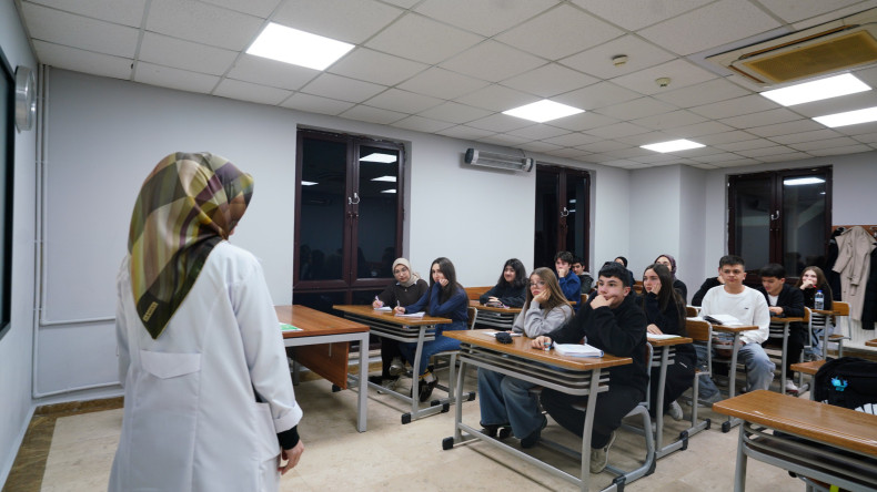 Bilgi Evlerimizde Üniversiteye Hazırlık Kursları Sürüyor