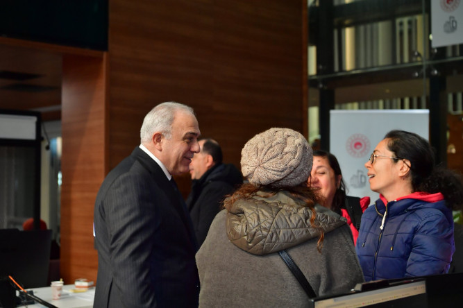 Başkan Turan, Belediyemizin Giriş Katında Hizmet Veren Kentsel Dönüşüm Ofisi'ni Ziyaret Ederek Hemşehrileriyle Bir Araya Geldi