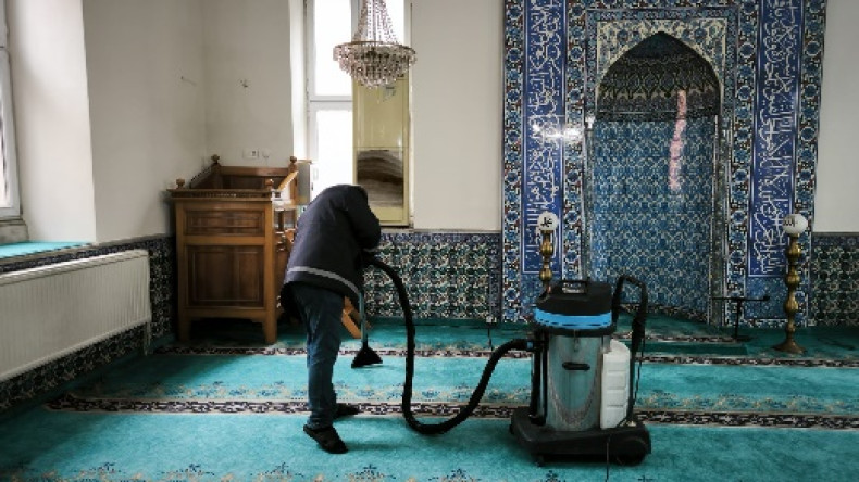 İbadethane Halılarının Yıkanması