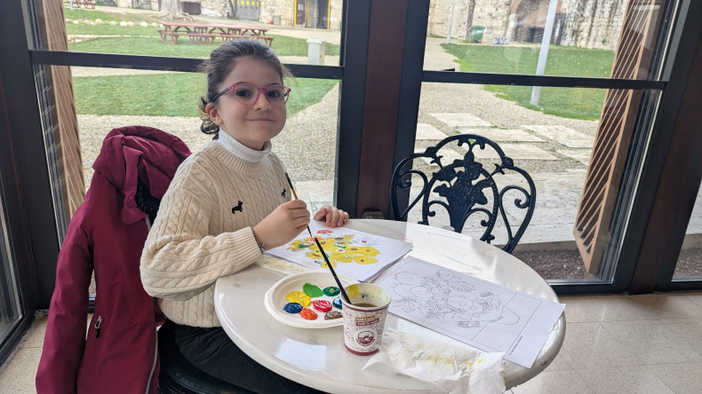 Tarihî Yedikule Hisarı'nda Van Gogh'un Ayçiçekleri Çocuklarımızın Yorumlarıyla Canlandı
