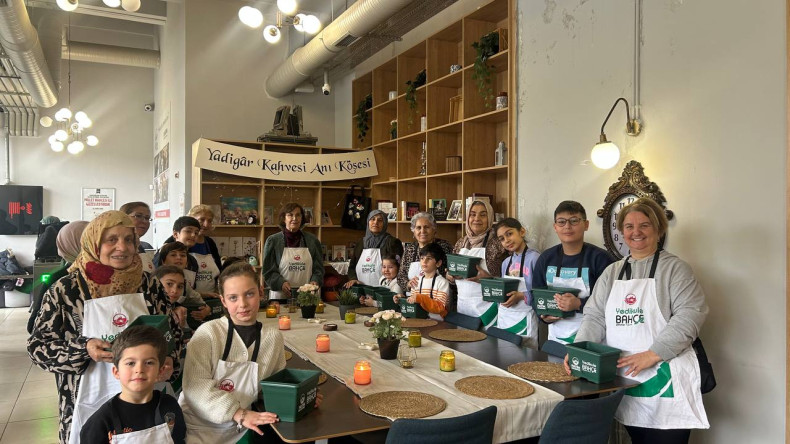 Ara Tatilde Kuşaklar Yadigâr Kahvesi'nde Buluştu: Yedikule & Ayvansaray Bahçe İş Birliğiyle Tohum Ekme Etkinliği