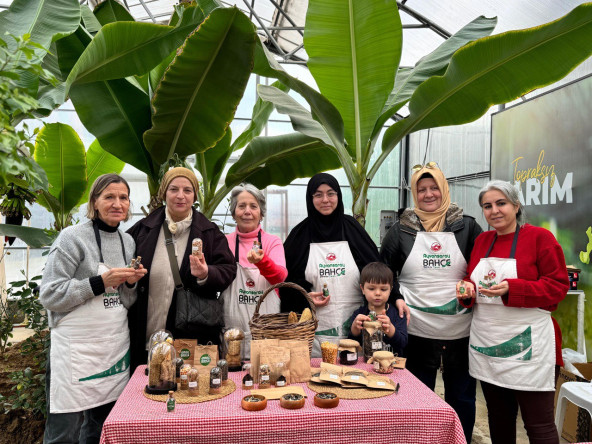 Vatandaşlarımız, Yedikule & Ayvansaray Bahçe'deki Atalık Tohum Eğitiminde Doğa ile Bir Araya Geliyor