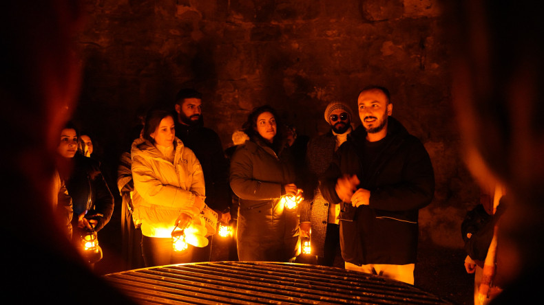 Ay Işığında Tarihî Bir Gece: Yedikule Hisarı'nda Fener Eşliğinde Yolculuk