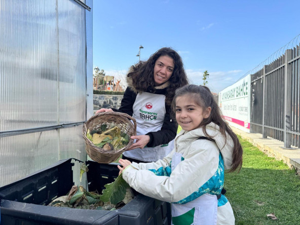 Ayvansaray Bahçe'de Çocuklarımıza Sürdürülebilir Gelecek İçin Kompost Eğitimi