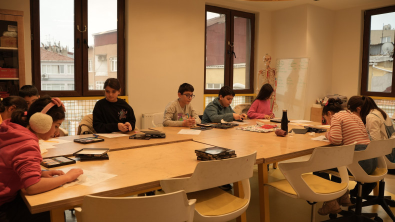 Bilim Fatih'te Boyama Teknikleri Atölyesi, Farklı Malzemeler ve Uygulamalarla Öğrencilerimizle Buluştu