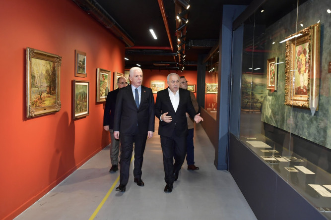 Başkan Turan, Vali Gül'ü Nusret Çolpan Sanat Galerisi'nde Ağırladı; Safİstanbul Sergimiz Ziyaret Edildi