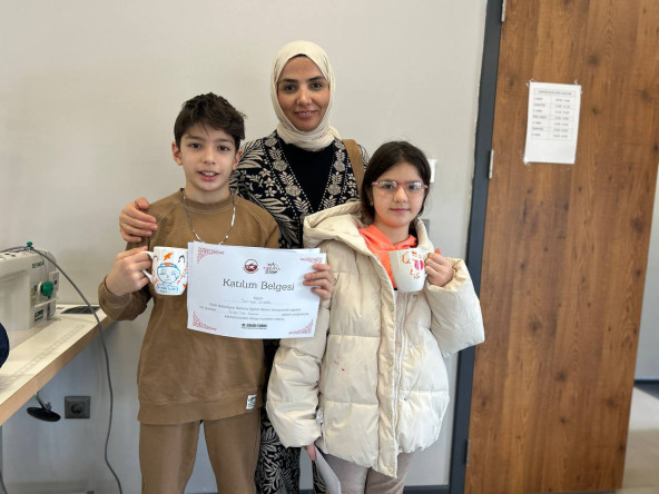 KARINCA El Emeği Eğitim Birimimizden Silivrikapı'da Anneler ve Çocuklarımıza Yönelik Kupa Boyama Buluşması