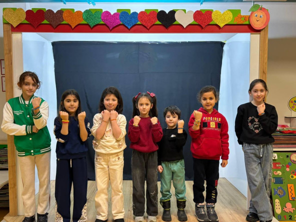 Hayal Gücünden Bileğe Uzanan Tasarımlar: Sümbül Efendi Çocuk Kütüphanemizde Bileklik Tasarımı Etkinliği