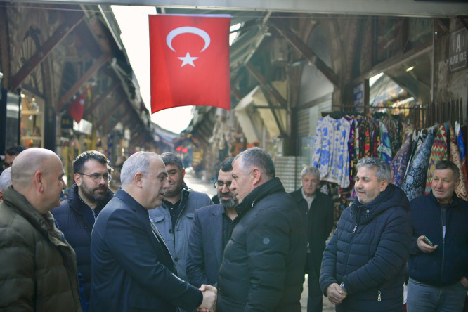 Başkan Turan, Tarihî Arasta Çarşısı'nda Fatihli Esnaf ve Vatandaşlarımızla Bir Araya Geldi