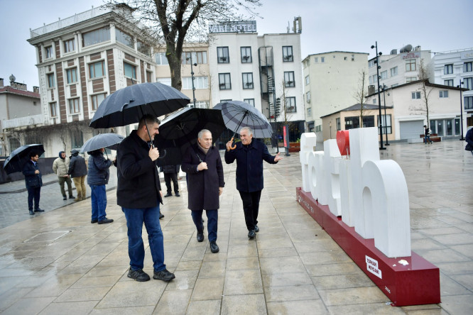 Başkan Turan, Fatih'e Yeni Bir Kamusal Alan Kazandıracak Topkapı Kaleiçi Meydanı'nda Hemşehrileriyle Buluştu