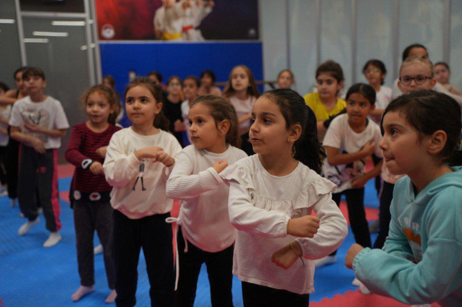 Çocuklarımız, Draman Yüzme Havuzu'nda Düzenlenen Zumba Etkinliğiyle Keyifli Anlar Yaşıyor