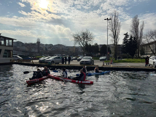 Ailelerimiz, Fatih Belediyesi Kano ve Kürek Sporları Merkezi'nde Düzenlenen “Ailemle Kano” Etkinliğinde Suyla Buluştu