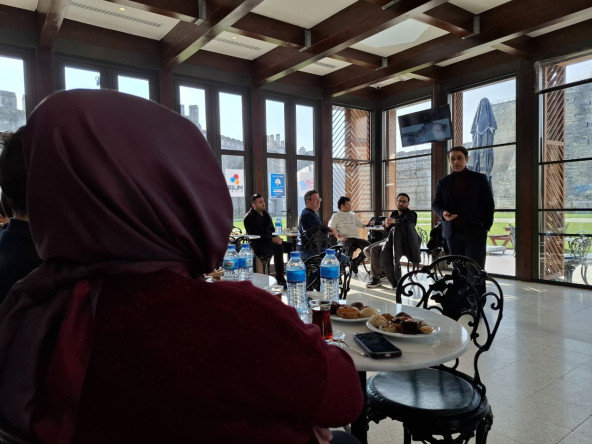 Bilim Fatih ve TÜBİTAK İş Birliğiyle Yedikule Hisarı'nda Düzenlenen “Kafede Bilim” Programında Yapay Zekâ Ele Alındı