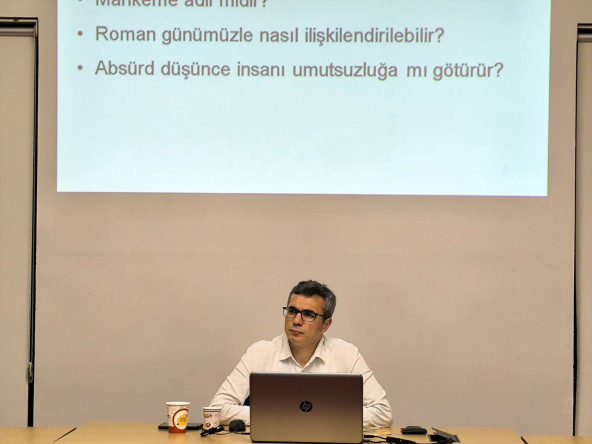 Medrese Davutpaşa'da Camus Okuması: “Yabancı” Üzerinden Modern İnsan, Yabancılaşma ve Varoluş Ele Alındı