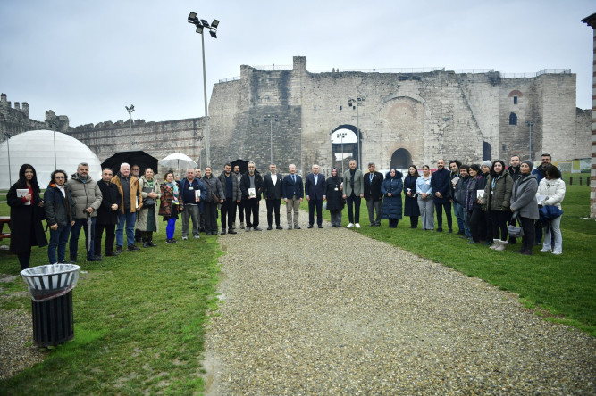Başkan Turan, Rehberler Odası Başkanı Eracun ve Profesyonel Turist Rehberleri Yedikule Hisarı'nda Kültür Rotalarını Yerinde Değerlendirdi