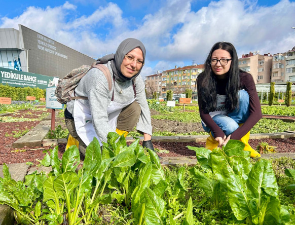Şehirde Bahçıvan Atölyesi: Yedikule Bahçe'de Toprakla Buluşmanın İncelikleri