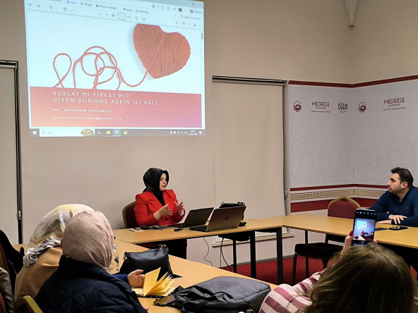 Medrese Davutpaşa'da Divan Sohbetleri'nde Aşkın “Vuslat mı, Firkat mi?” Sorusu Ele Alındı