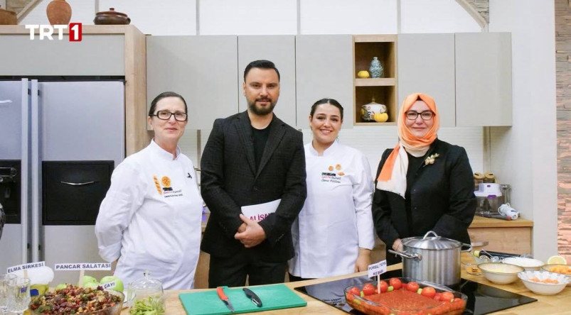 KARINCA El Emeği Eğitim Birimimiz, Gastronomi Şeflerimiz ve El Sanatları Eğitmenlerimizle Üretim Süreçlerini Canlı Yayınlarla İzleyicilere Aktardı