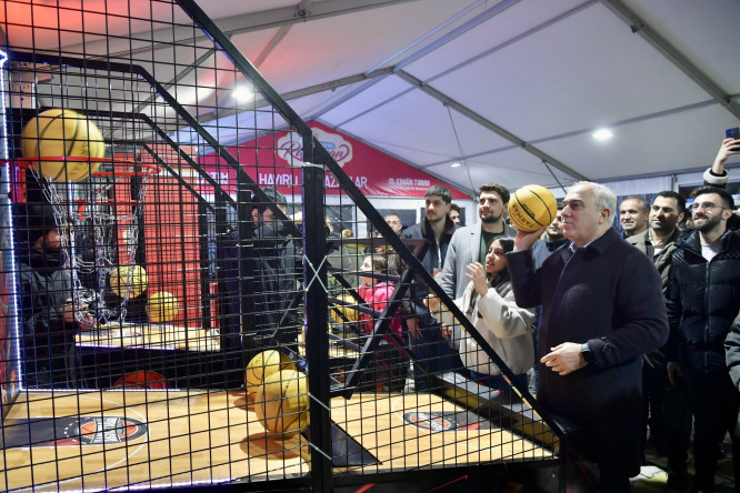 Başkan Turan, Topkapı Kaleiçi Meydanı'nda Ramazan Akşamlarının Bereketini Hemşehrileriyle Paylaştı