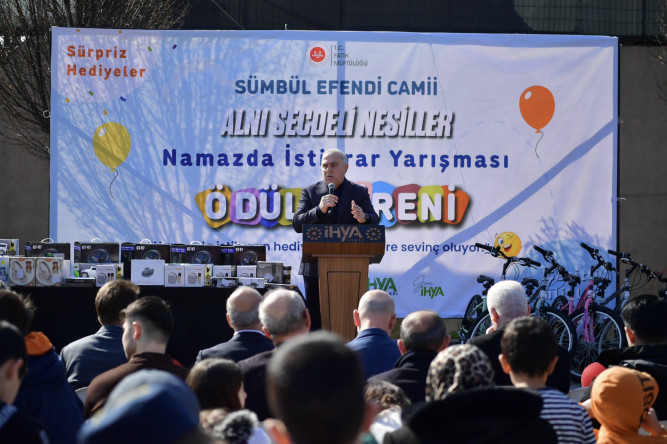 Vali Gül ve Başkan Turan, Sümbül Efendi Camii'nde Düzenlenen “Alnı Secdeli Nesiller” Ödül Töreninde Çocuklarımızın Sevincini Paylaştı