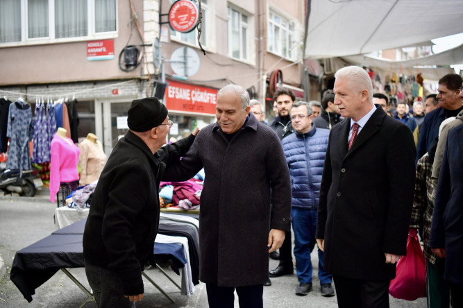 Vali Gül ve Başkan Turan, Cumartesi Pazarı'nda İftar Öncesinde Hemşehrilerimiz ile Buluşarak Ramazan'ın Bereketini Paylaştı