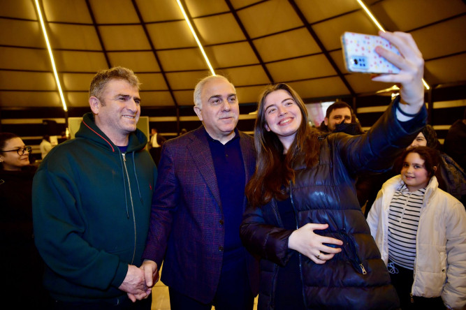 Başkan Turan, Topkapı Kaleiçi Meydanı'ndaki Ramazan Akşamlarında Hemşehrilerimiz ile Buluşarak Meydanın Bereketini Paylaştı