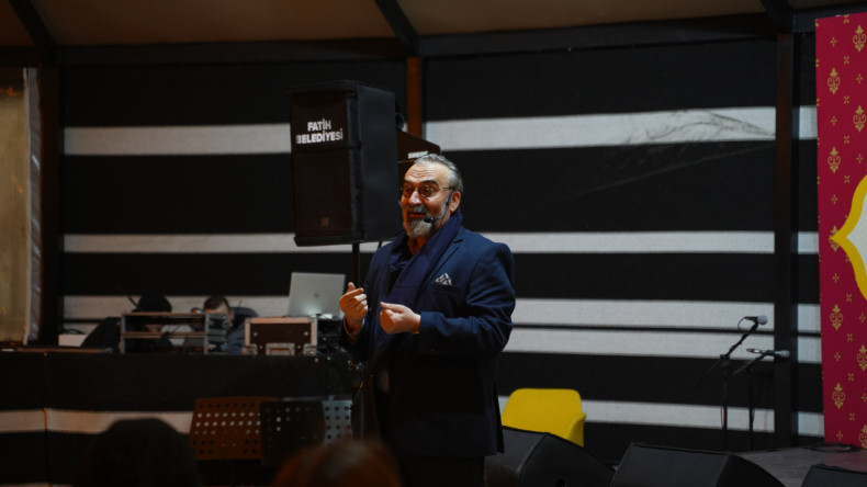 Topkapı Kaleiçi Meydanı'nda Ramazan Akşamları Devam Ediyor: Vatandaşlarımız Senai Demirci Söyleşisinde Buluştu