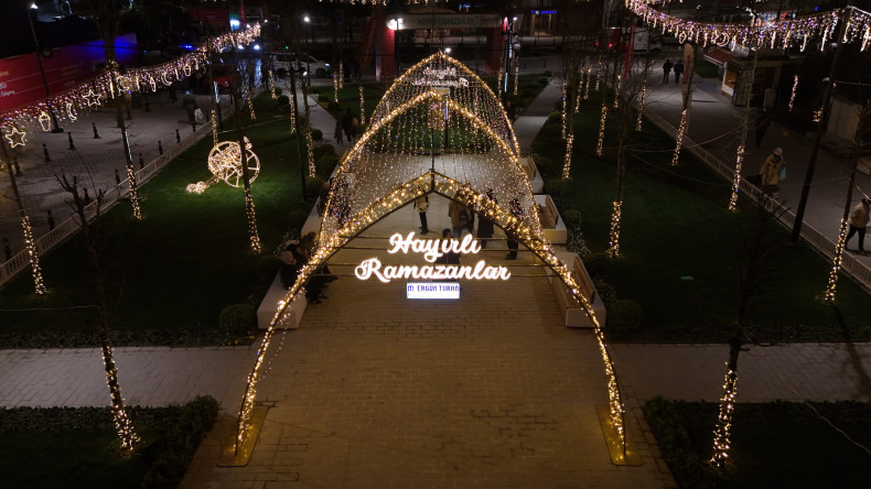 Topkapı Kaleiçi Meydanımız, Ramazan Akşamlarında Vatandaşlarımızın Buluşma Noktası Olmayı Sürdürüyor