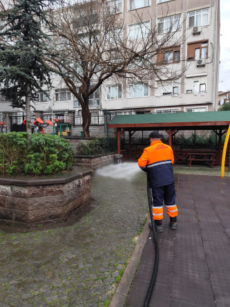 Fatih'te İbadethane Çevrelerinde 7/24 Temizlik ve Hijyen Seferberliği