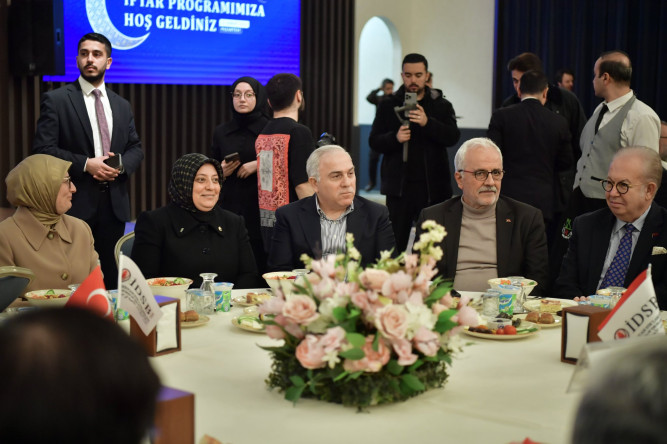 Başkan Turan, İDSB'nin Neslişah Sultan Kültür Merkezi'nde Düzenlenen Geleneksel İftar Programında Sivil Toplum Temsilcileriyle Bir Araya Geldi