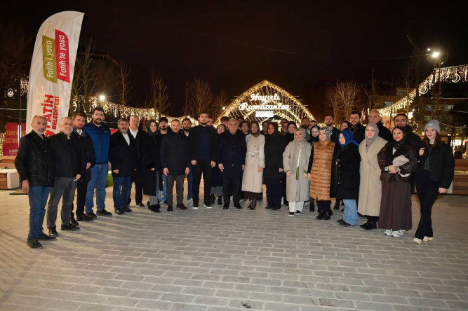 Başkan Turan, Topkapı Kaleiçi Meydanımızda Ramazan'ın Bereketini Hemşehrileriyle Paylaşmaya Devam Ediyor