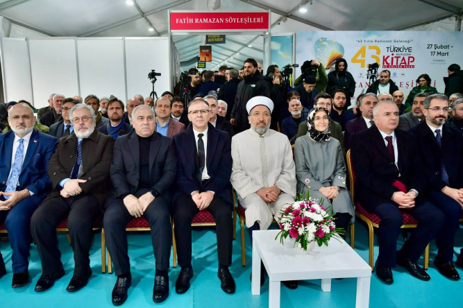 Diyanet İşleri Başkanımız Prof. Dr. Safi Arpaguş'un Teşrifleri ve Başkan Turan'ın Katılımıyla 43. Türkiye Kültür ve Kitap Fuarı Fatih Camii'nde Açıldı