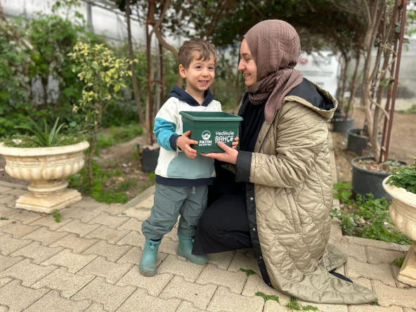 Yedikule Bahçe'de Minik Çiftçilerimiz İlk Tohumlarını Toprakla Buluşturuyor